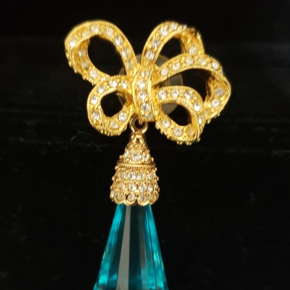 Joan Rivers Gold tone earrings - Picture 2 of 4